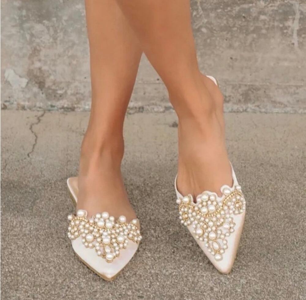 NWT LULUS Flora Ivory Satin Pearl Embroidered Pointed Toe Flats womenโs 8
S30